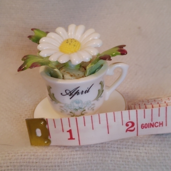 MARURI Masterpiece Bone China Flower April - Picture 4 of 6
